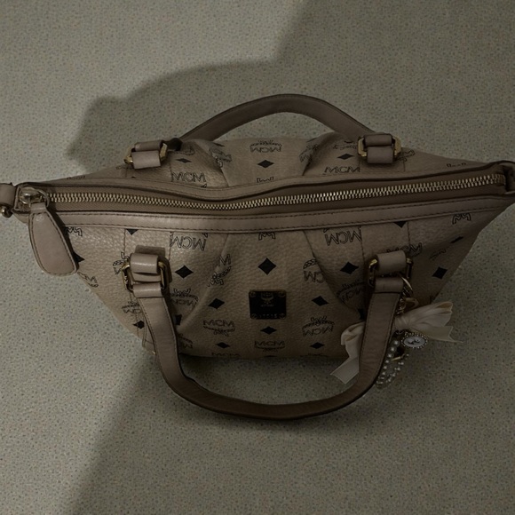 MCM 2Way Tote Bag in Visetos Beige monogram canvas - Picture 3 of 8